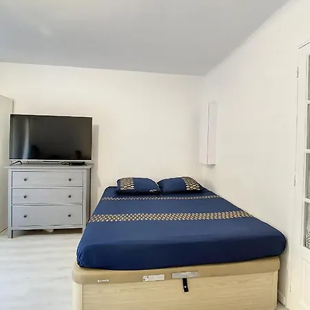 Grand Studio Av Terrasse, Au Calme, Centre Ville, Viel Antibes, Port Et Plage *