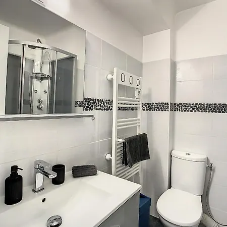 Grand Studio Av Terrasse, Au Calme, Centre Ville, Viel Antibes, Port Et Plage Apartment