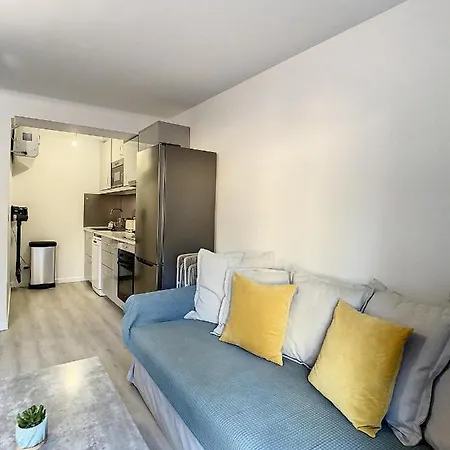 Apartment Grand Studio Av Terrasse, Au Calme, Centre Ville, Viel Antibes, Port Et Plage Antibes